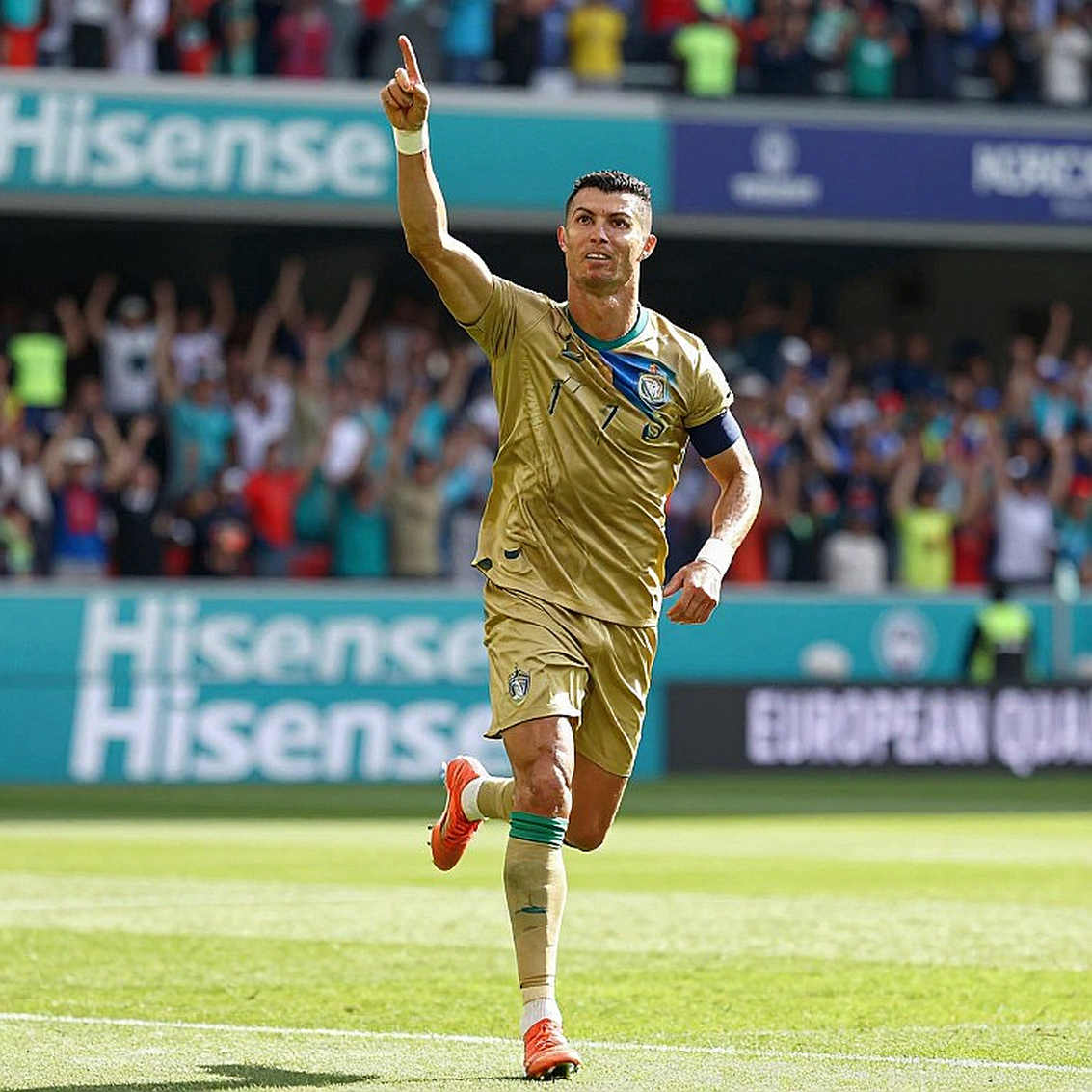 Real Madrid sau bảy trận dưới Mourinho: Những tờ A4 và bài toán chưa có lời giải