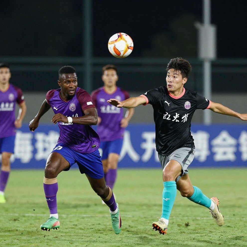 Sơ đồ ba trung vệ ở V-League: tấm khiên che danh tiếng, không phải bước tiến chiến thuật