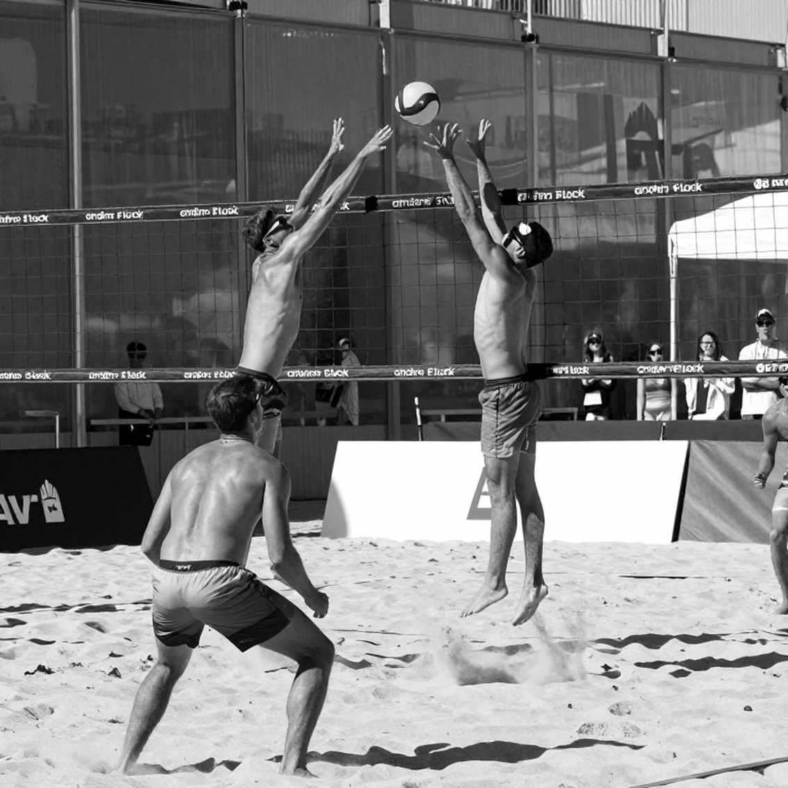 Bi kịch Asiad 20: Bóng chuyền nữ Việt Nam bước vào giải đấu với 'bản thiết kế' chấn thương đã được vẽ sẵn Bi kịch Asiad 20: Bóng chuyền nữ Việt Nam bước vào giải đấu với 'bản thiết kế' chấn thương đã được vẽ sẵn
