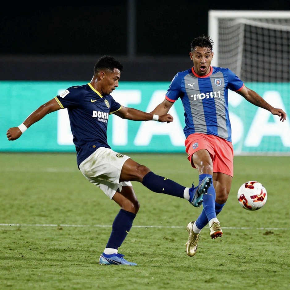 CA TPHCM 1-0 Thể Công Viettel: bàn thắng từ quả bóng hai, ba lần VAR và 15 phút chơi thiếu người
