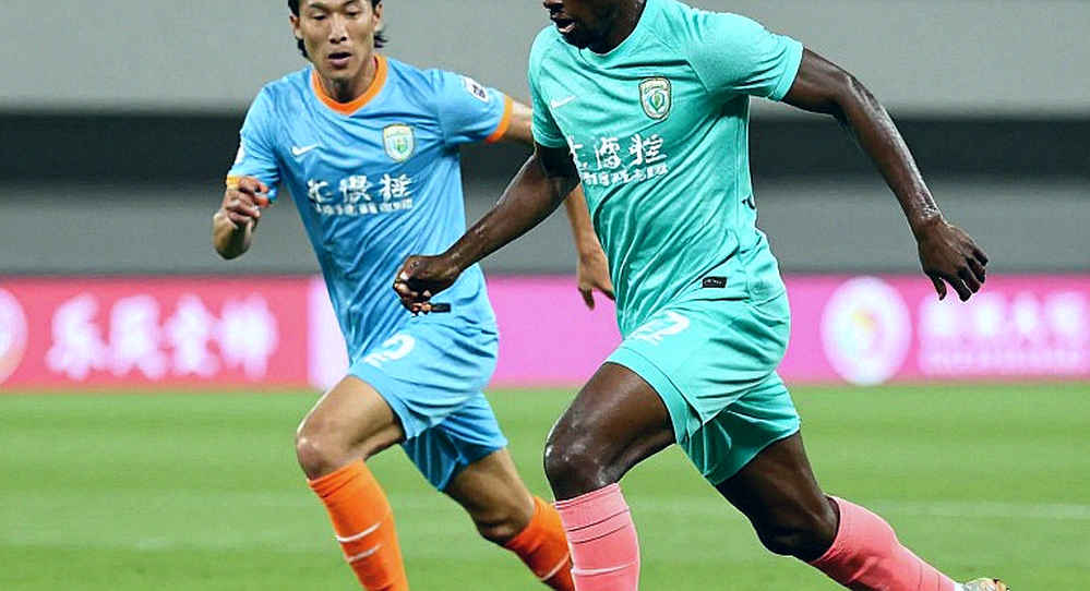 Dưới mặt cỏ V.League: Cuộc cách mạng không khẩu hiệu của bóng đá Việt Nam Dưới mặt cỏ V.League: Cuộc cách mạng không khẩu hiệu của bóng đá Việt Nam