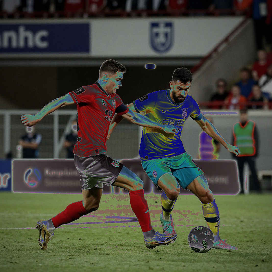 Đêm Brisbane Road và Mùa Hè Sân Vắng: Khi Bóng Đá Việt Nam Cần Một Tấm Khiên
