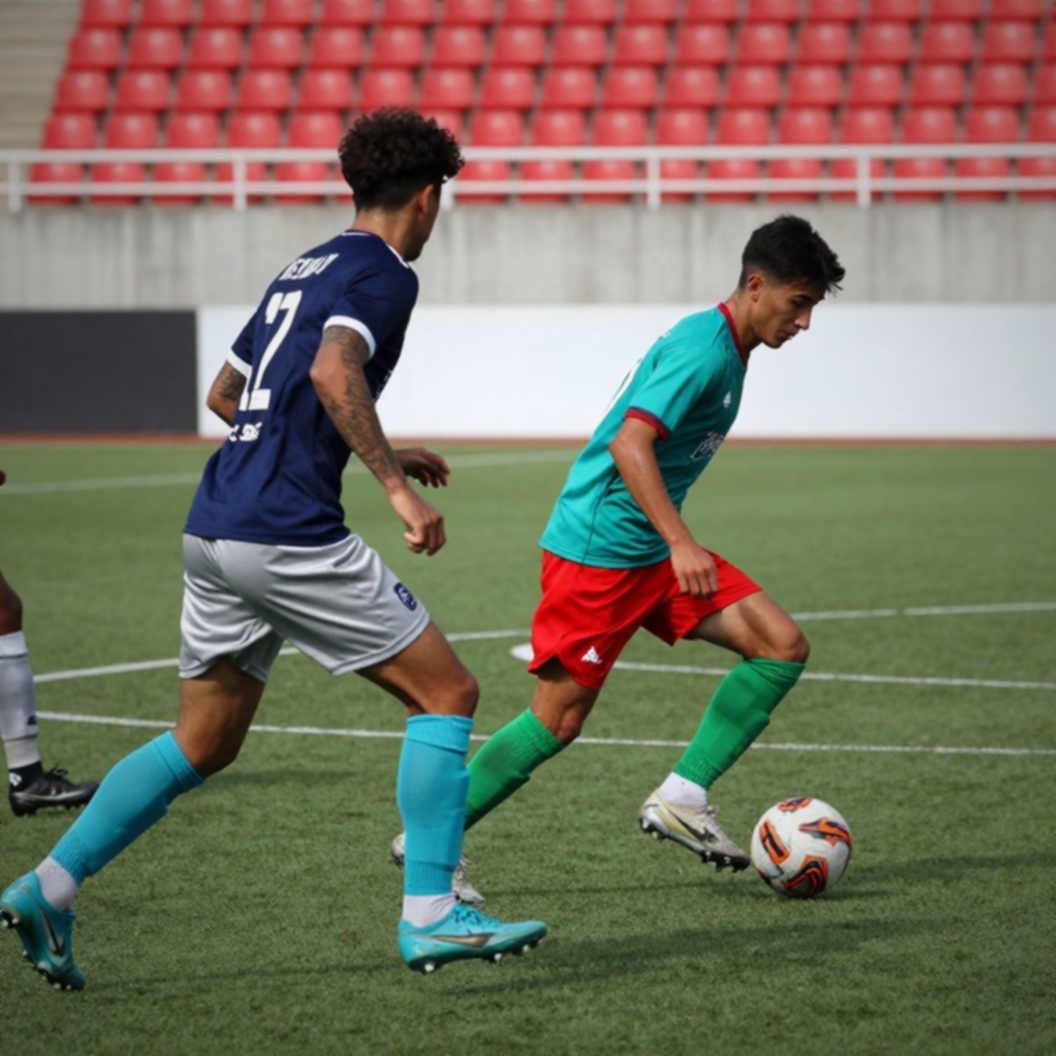 Ba trung vệ ở V-League: tấm khiên của người cầm quân sợ mất ghế