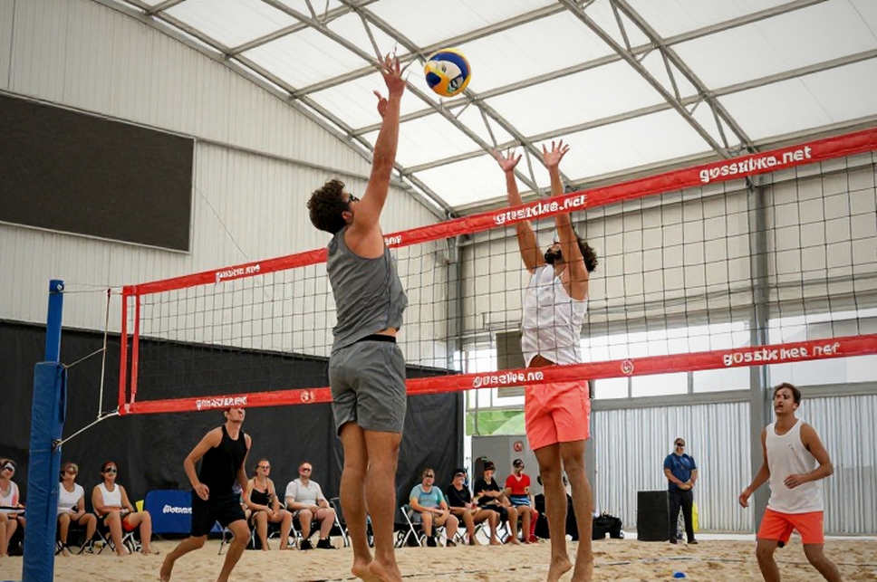 Nebraska quét Creighton 3-0 và kỷ lục 15.405 khán giả: Khi khán đài nói thay sân đấu