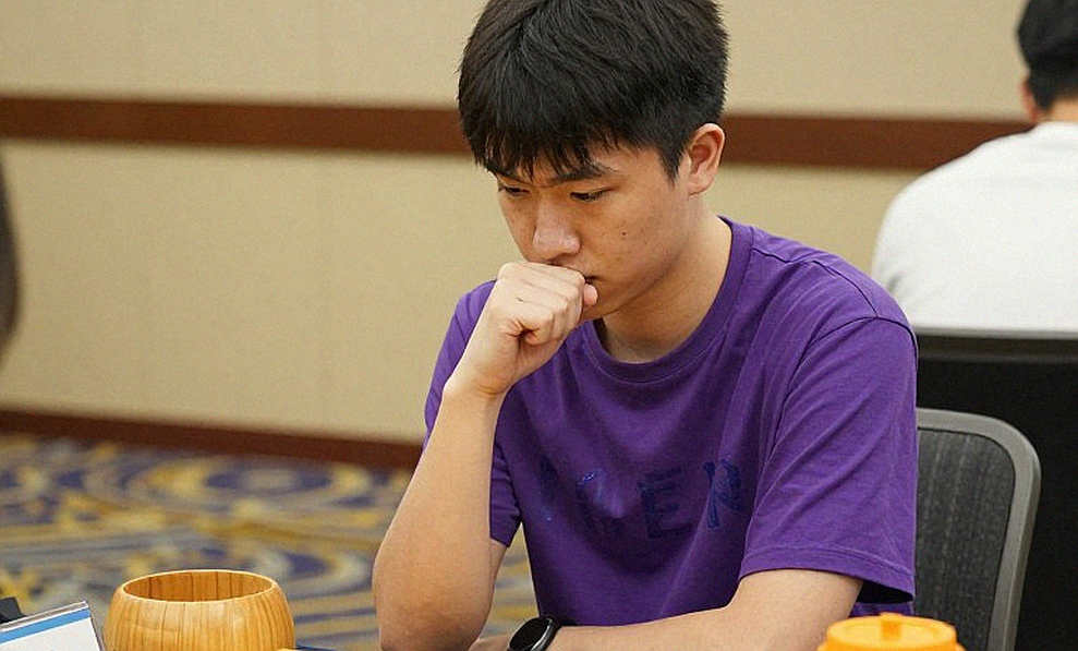 FIDE rút ngắn thời gian thi đấu và thị trường 'khai cuộc tiết kiệm': khi làng cờ trả tiền để mua thời gian