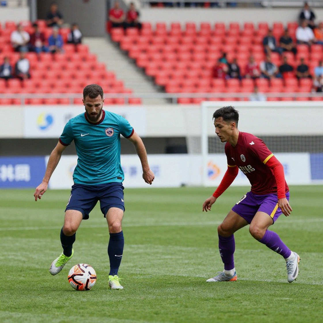 Vietnam's Two Overseas Newcomers: An FIFA-Cleared Centre-Back and a 1.9m Striker Full of Unknowns Vietnam's Two Overseas Newcomers: An FIFA-Cleared Centre-Back and a 1.9m Striker Full of Unknowns