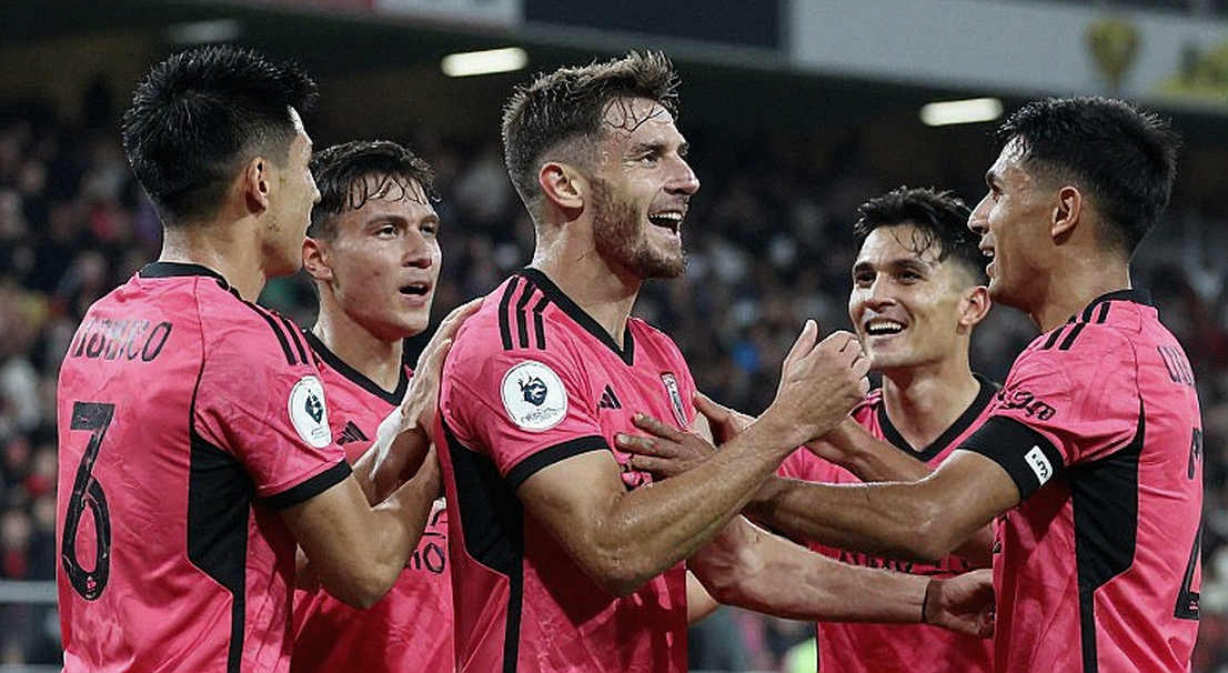 Cựu trọng tài La Liga nói thẳng: Quả phạt đền của Barcelona trước Levante là sai Cựu trọng tài La Liga nói thẳng: Quả phạt đền của Barcelona trước Levante là sai
