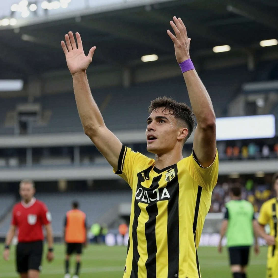 Álvarez and the Walk Around Azteca: Club América's Rite of Introduction Before the Clásico Nacional Álvarez and the Walk Around Azteca: Club América's Rite of Introduction Before the Clásico Nacional