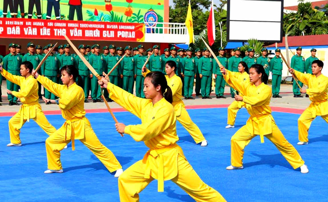 Khamzat Chimaev đòi tái đấu Strickland: ba phiếu 48-47 và một khoảng trống dữ liệu lớn hơn