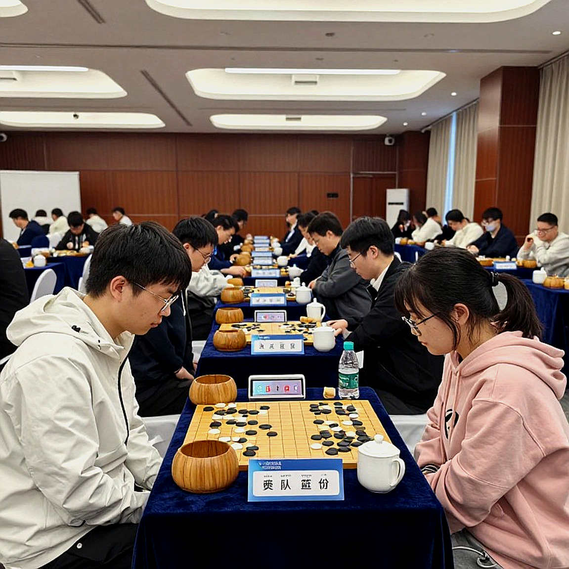 Atyrau Masters: Hai hạt giống gục ngã và câu chuyện phía sau trang bìa tạp chí cờ vua