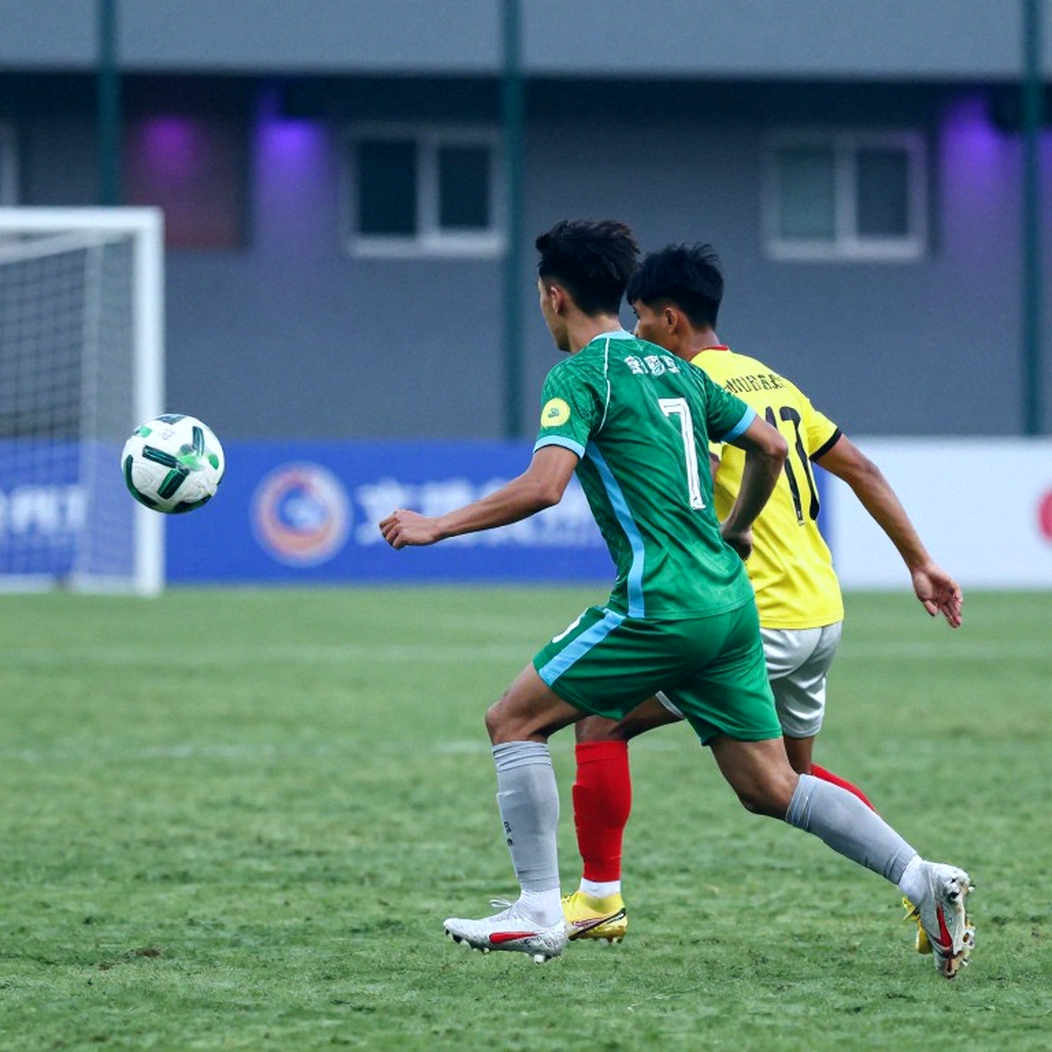 Bài toán dán nhãn của VAR: Khi một pha bóng bị phân loại sai ở V.League