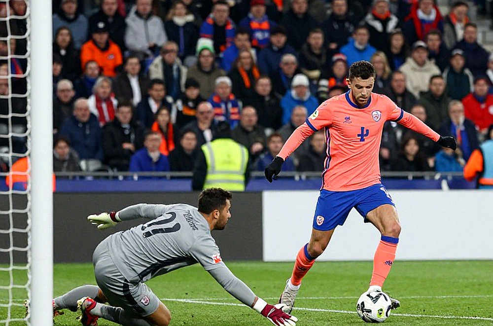 Ueda tỏa sáng từ băng ghế dự bị, Lille đánh bại Toulouse 1-0 trong trận cầu nghẹt thở