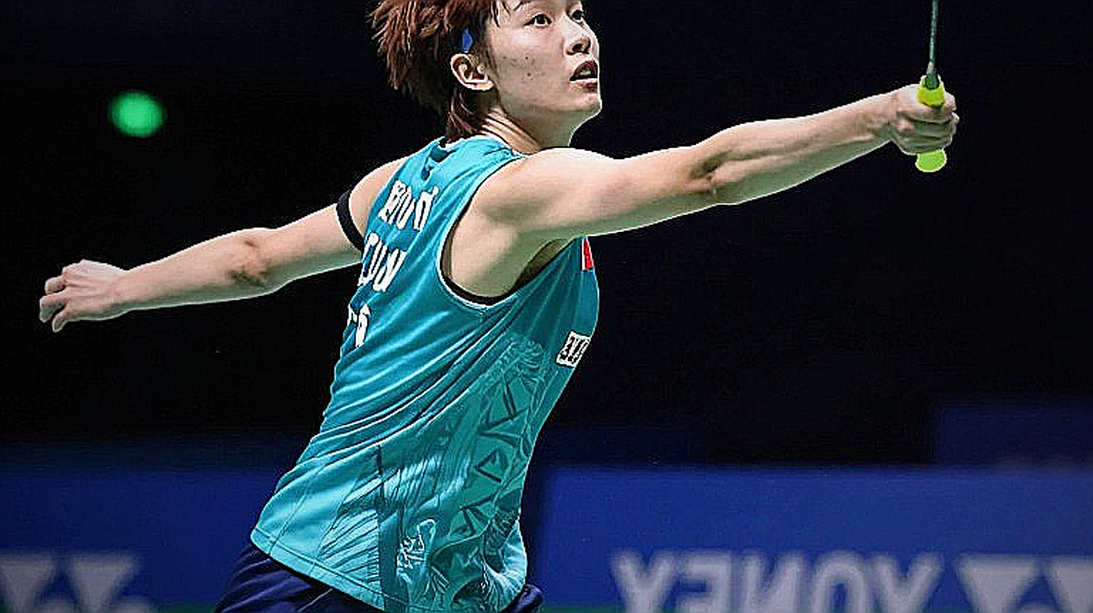 Alwi Farhan tập cùng Kento Momota trước Asian Games 2026: PBSI kể một câu chuyện, dữ liệu thì im lặng